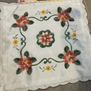 Classic Doily over 30 collection cushion cover w/ floral pattern vint set of 2